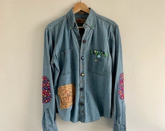 Vintage Denim Button Down Shirt / Quilted Patchwork and Button Embellished Jean Shirt / 100% Cotton / Excellent Vintage Condition / Sz. S/M