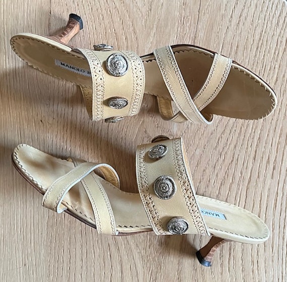 Vintage MANOLO BLAHNIK Kitten Heel Sandals / Butt… - image 2