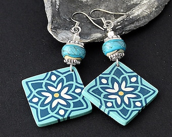 Türkisfarbene Boho-Lampwork-Ohrringe mit Azulejo-Fliesen, türkisfarbene Boho-Ohrringe, blaue Lampwork-Ohrringe, Azulejo-Ohrringe, handgefertigte Glasperlen