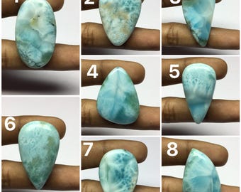Cabujón de larimar natural, parte posterior plana, suelto, forma libre, tamaño variable.