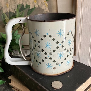 Vintage Kitchen Gadget/Flour Sifter Androck/Baking/Retro Kitchen Decor/Baker Gift