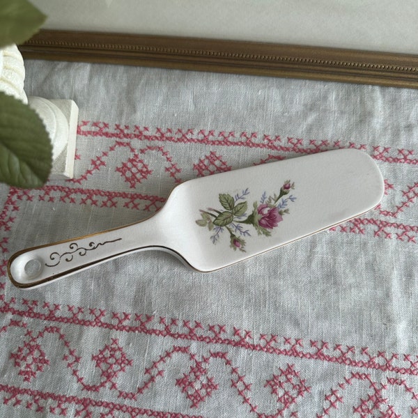 Vtg Ceramic/Porcelain Pie/Cake Server with a Floral Motif of