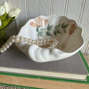 Vintage Trinket Dish/Shell Shaped Bowl/Vee Jackson