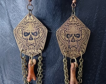 Pendientes de calavera de Satanás con lanzador de pernos óseos, cobre grabado, metalpunk, corteza, metal negro, death metal, fin de los tiempos, gótico, calavera