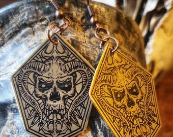 Pendientes pequeños lanzadores de pernos grabados en latón o cobre-death metal, punk, crust, gótico, fin de los tiempos, heavy metal, black metal, calavera
