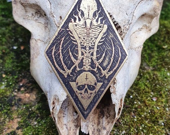 Cráneo de hombre cuervo