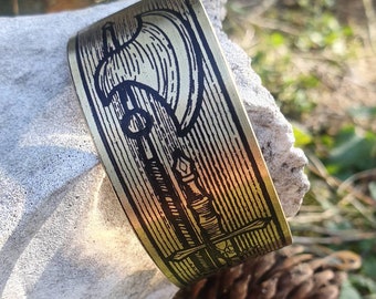 Brazalete de latón con hacha espada y joyería grabada en plantas, guerrero, amante de la naturaleza, joyería de brujas, punk, gótico, fin de los tiempos, arte