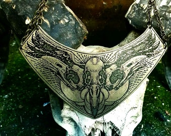 Gran collar de cráneo de cuervo grabado-joyería de latón, collar de gran tamaño, cráneo de cuervo, gótico, fin de los tiempos, oculto, cráneo de cuervo