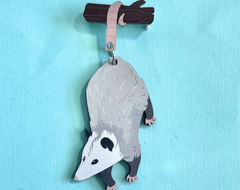 Épingle pendante en bois d'opossum
