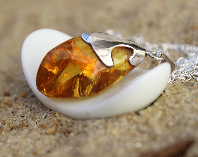 Amber Freeshaped Teardrop Pendant Necklace 925 Sterling Silver