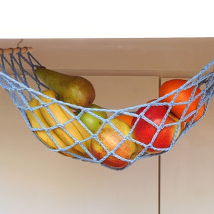 Hamaca de fruta azul debajo del gabinete cocina ahorro de espacio red de almacenamiento colgante soporte de fruta hamaca vegetal imagen 2
