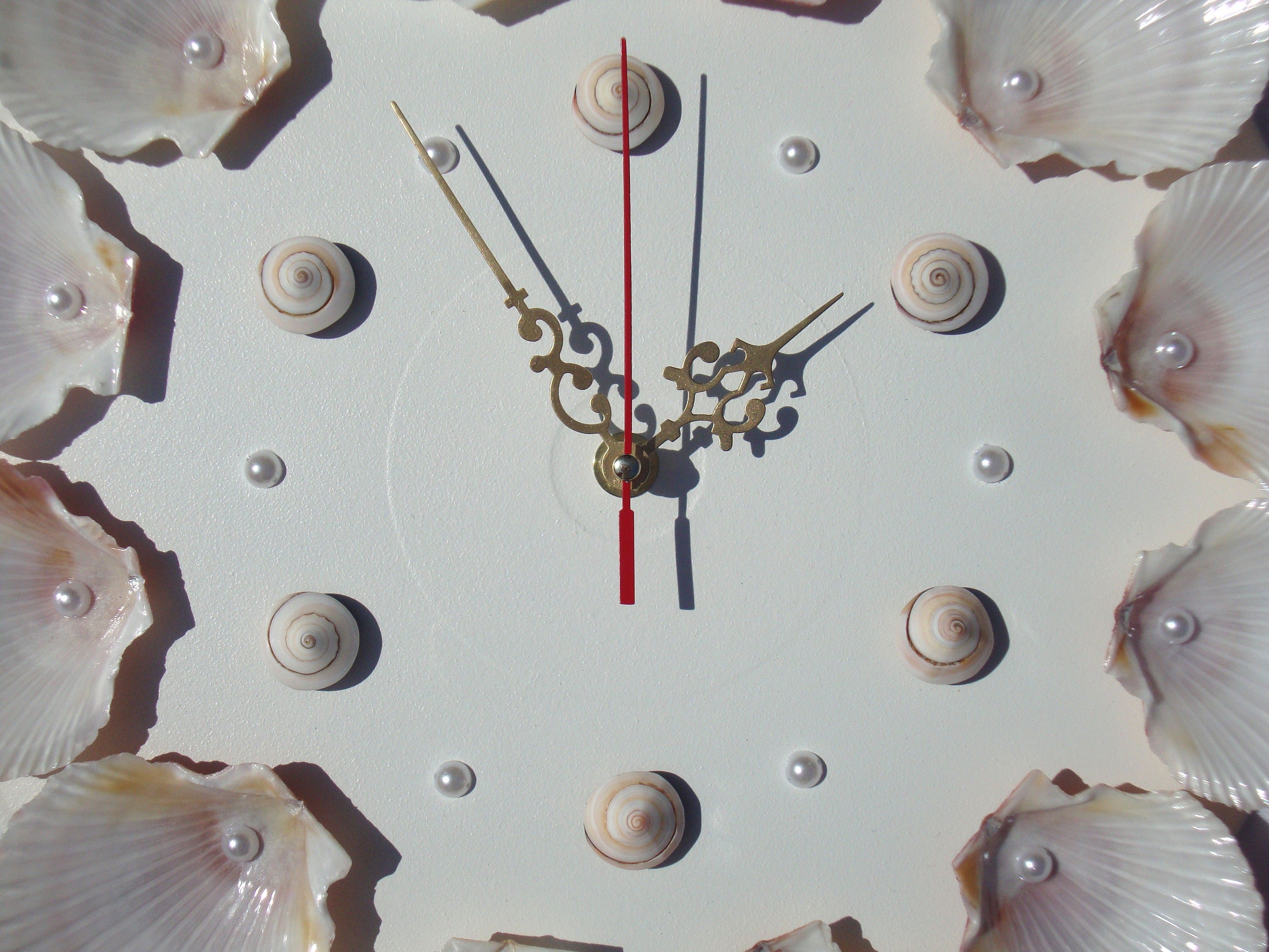 Large White Shell Clock Round Wall Clock Silent Clocks for Wall Sea ...