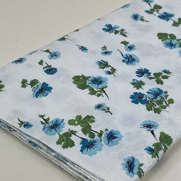 Vintage 1950s Plisse Crinkle Crepe Novelty Print Blue Poppy Floral Fabric / Vintage 50s White Blue Green Fabric