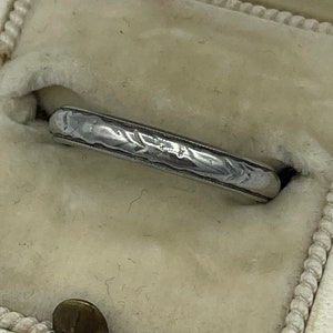 Antique Vintage 18k White Gold Etched Engraved Wedding Band Ring / Edwardian Victorian Thin Wedding Band  / Size 5 1/2 / 3 Grams