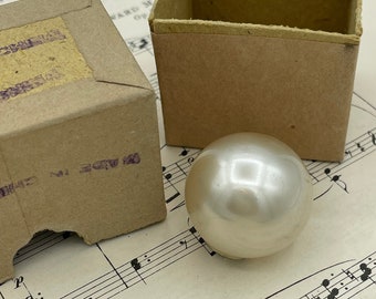 GIANT Large Vintage 1950s 1960s Faux Saltwater Pearl Button in Box / 50s 60s White Novelty Realistic Coat Button / 1 1/8"