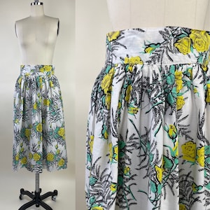 Vintage 1950s Yellow Roses Turquoise Stems Black Ferns Novelty Print Cotton Circle Skirt / 50s Summer Full Skirt / 30&quot; Waist