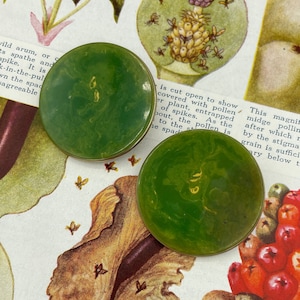 Vintage 1940s Green Mottled 1 1/4&quot; Large Round Bakelite Clip On Earrings