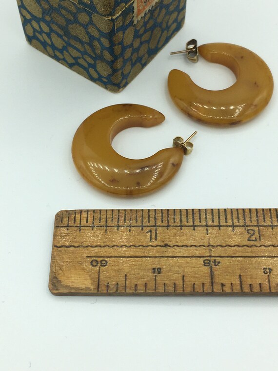 Vintage 1930s Bakelite Pierced Thick Pierced Hoop… - image 4