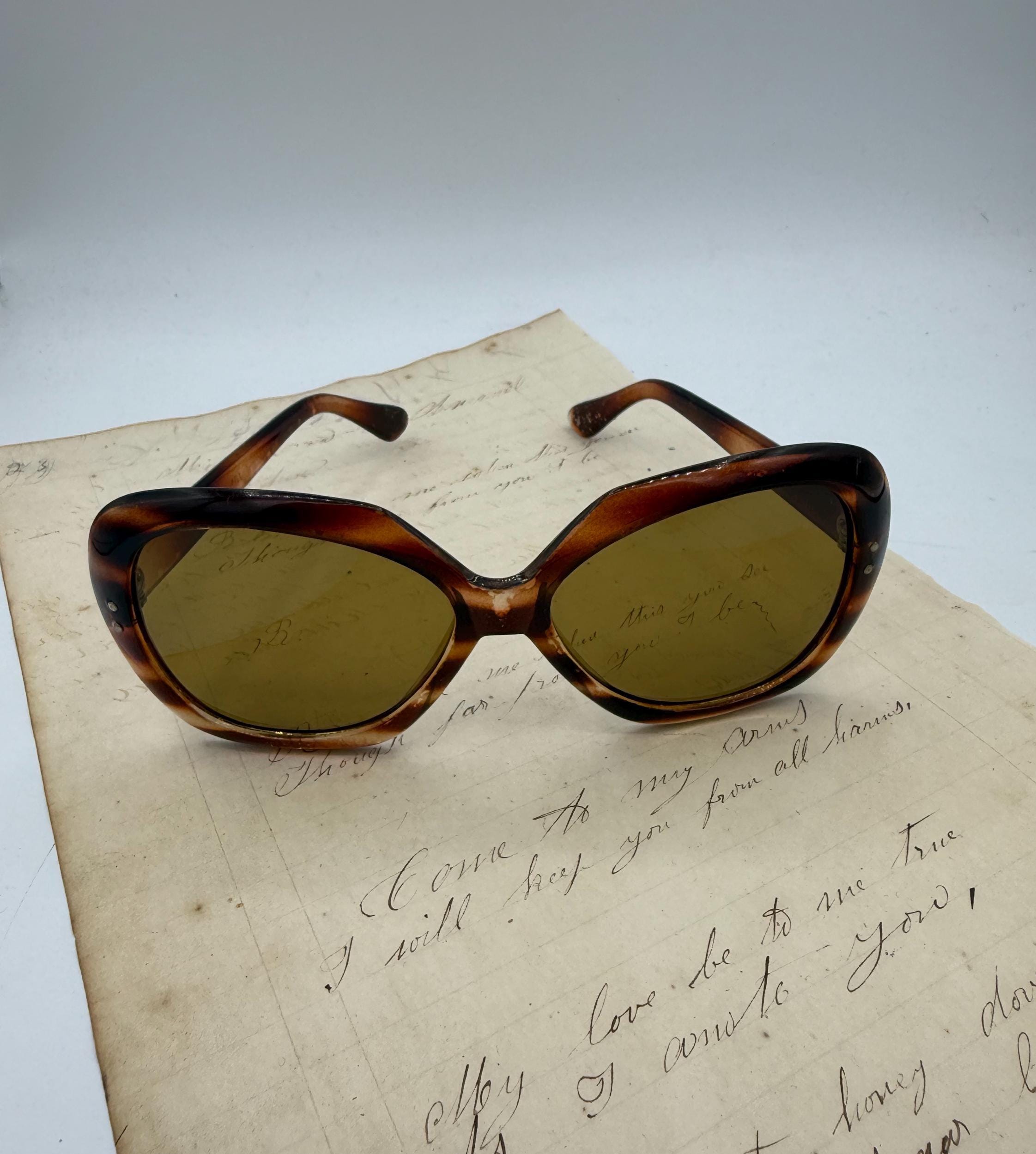 Vintage 1980s Sunglass Italy NOS Butterfly Retro Festival Mob Wife Eyewear Vintage Anglo American Optical Butterfly Sunglasses  main image 3
