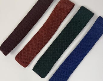 Vintage 1950s Rayon Machine Crochet Knit Flat Square Bottom Tie / Men's Sportswear