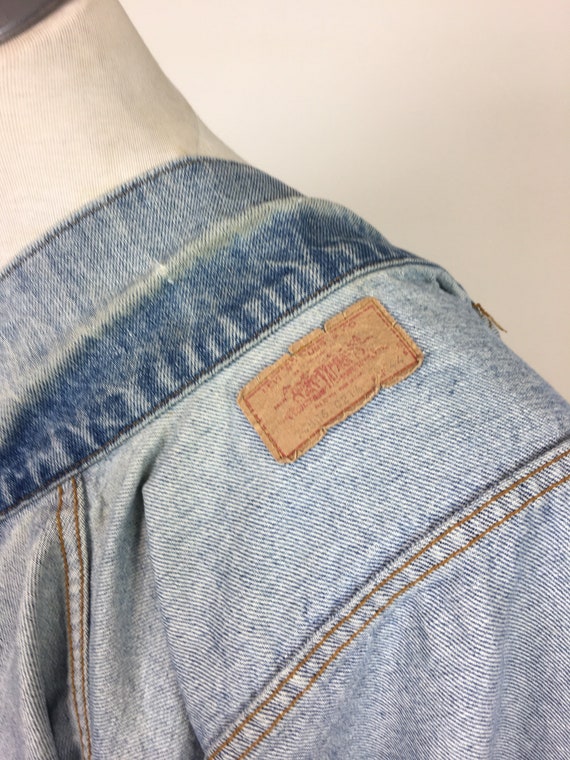 Vintage 1980s Levis Light Wash Faded Denim Trucke… - image 8