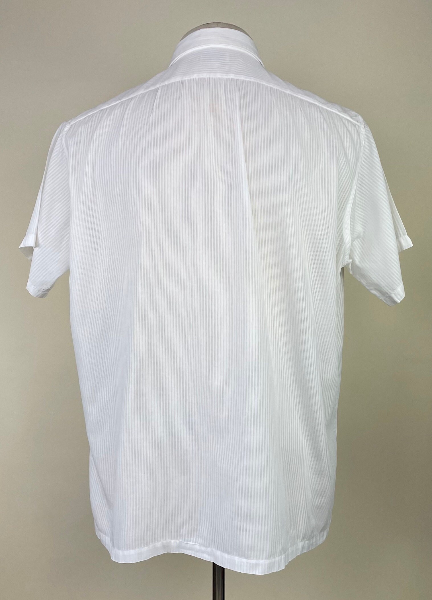 Vintage 1950s White Cotton Sheer Pinstripe Seersucker Mens Vintage 1950s White Cotton Sheer Pinstripe Seersucker Mens
