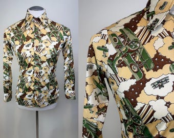 Camiseta vintage de los años 70 con estampado psicodélico de avión, biplano, nubes y estrellas estilo pop art disco / Genos