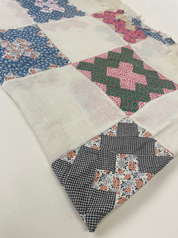 よしよし　　　OLD CALICO PATCH WORK QUILT Antique 1890s - 1920s Calico Small Flower Prints Geometric