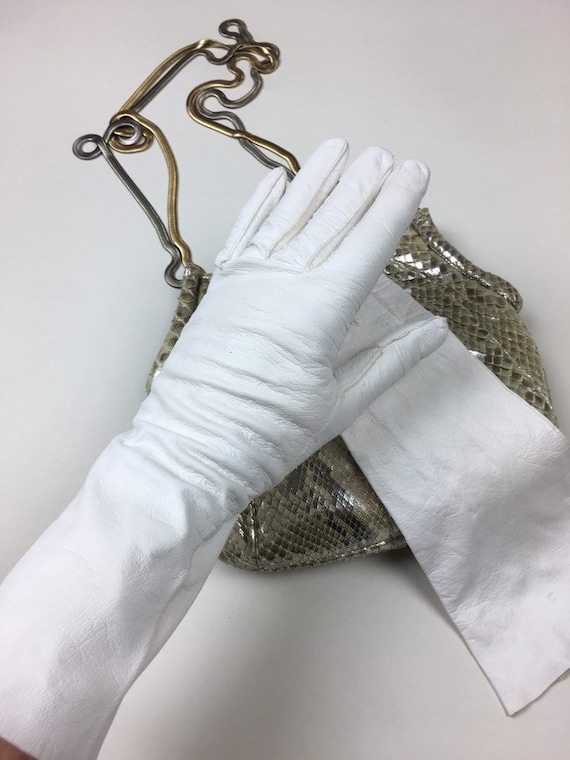 vintage 1940s White Kid Leather French Gloves / vi