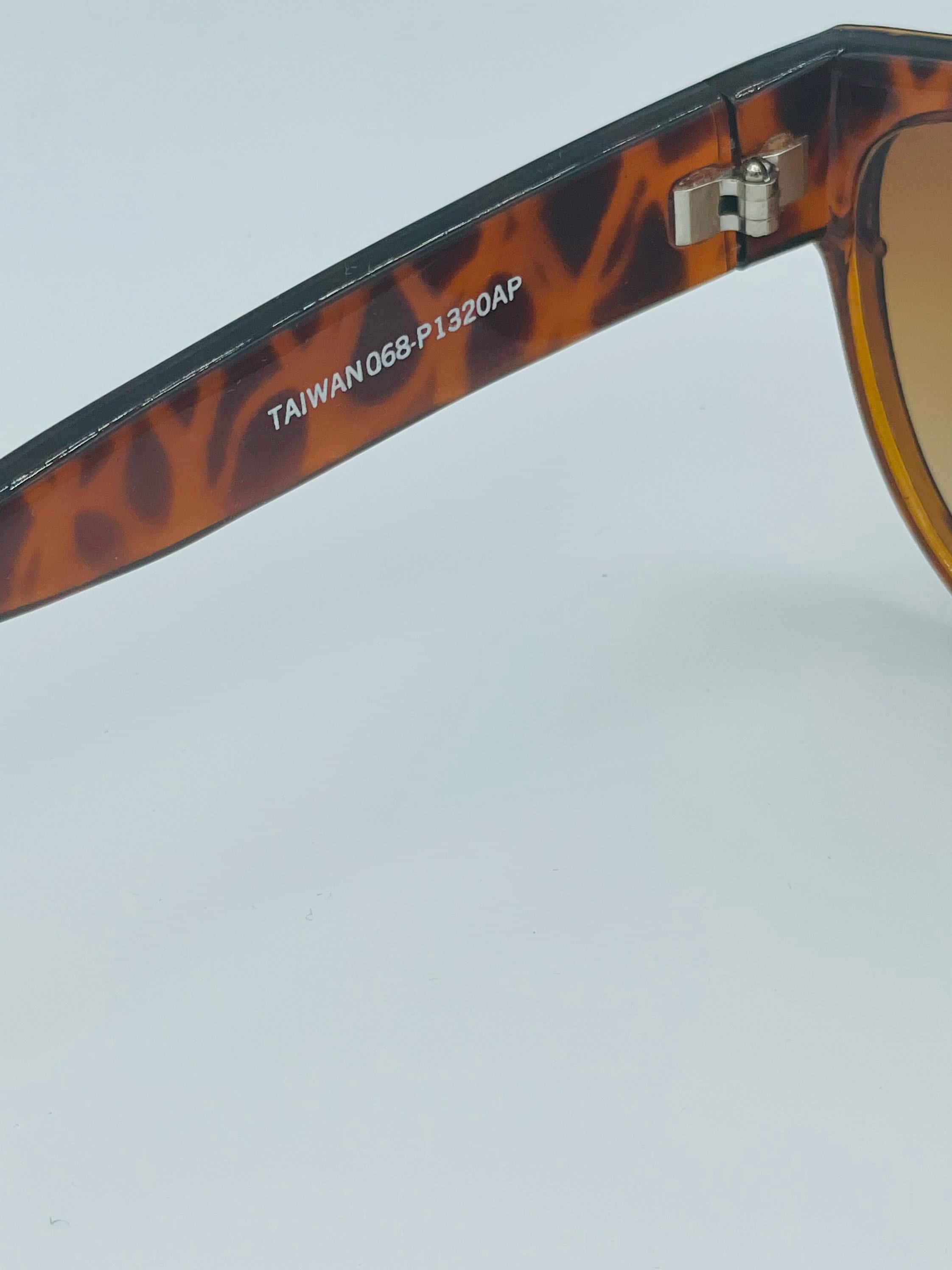 Vintage 80s Tortoise Shell Gold Mob Wife Sunglasses - Etsy display picture 3