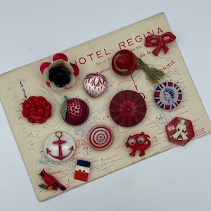 Vintage 1930s 1940s 1940s Red White Goofies Buttons / 30s 40s 50s Realistic Novelty Buttons