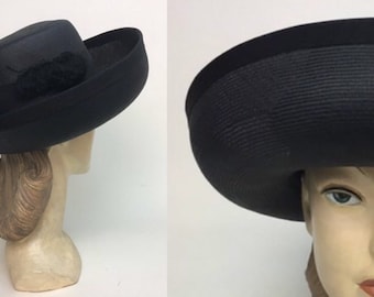 Vintage 1960-tals svart halmhatt med rullad brätte, stor sommarhatt / 60-tals solhatt