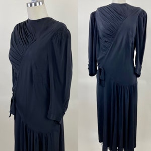 Vintage 1940s Kleid aus tief schwarzer Viskose