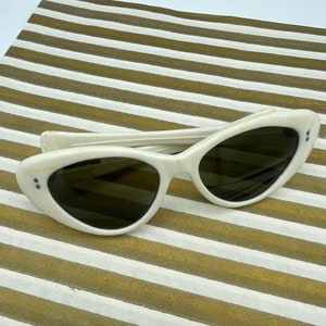 Vintage 1950s Italian Made in Italy White Cat Eye Green Glass Sunglasses / 50s Ivory Cateye Eye Glass Frames