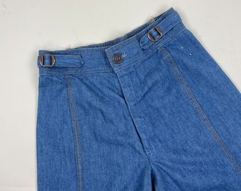 Calça Jeans Levis Boca de Sino Vintage dos Anos 70: Cintura Alta, Fivela Lateral, Tamanhos 26-28
