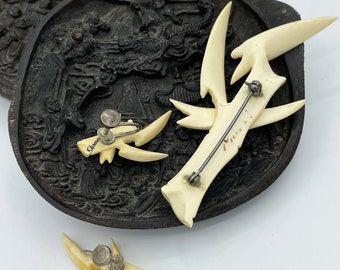 Vintage 1940s Mings of Honolulu Bamboo Brooch Earring Set