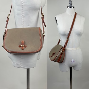 Vintage Dooney Bourke Taupe British Tan Pebble Leather Crossbody Saddle Bag Large Purse / 80s Shoulder Bag