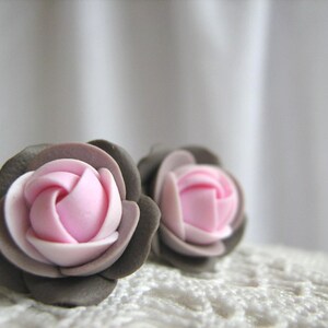 Polymer clay earrings - Light pink and grey-brow rose flower stud earrings