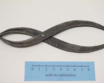 small pliers from Taxila 1st Century AD daegrad tools sheffield