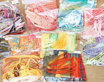 Paquetes surtidos de cintas de 25 g como mínimo, en una variedad de colores.