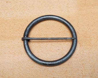 Angelsächsische Schlichte Ringfibel aus geschmiedetem Stahl Mucking Friedhofsfund 50 mm Durchmesser