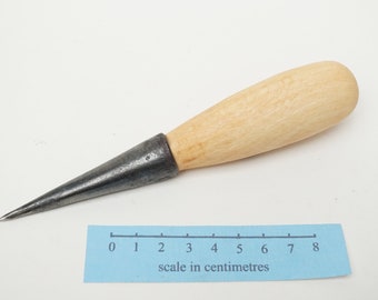 basket weavers short taper bodkin 20mm to a point with beech wood handle