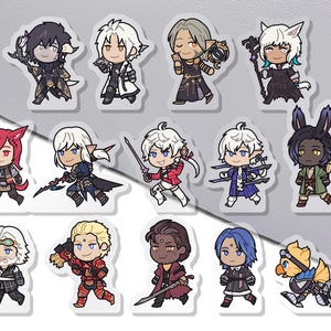 Puede incluir: Una colección de pegatinas de estilo chibi que representan a varios personajes con peinados y atuendos únicos. Las pegatinas muestran personajes con armas y accesorios, en una variedad de colores, incluyendo rojo, azul y negro. Las pegatinas están sobre un fondo blanco.