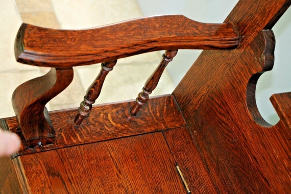 Vintage Hall Tree Throne Style Tiger Oak Beveled Mirror Seat Bench