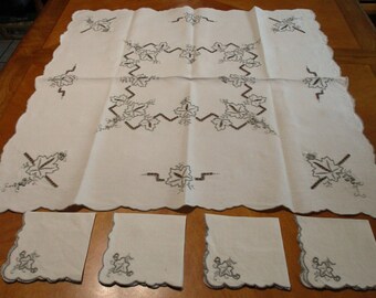 VTG Antique ecru linen hand embroidered madeira Tablecloth topper 4 napkins set