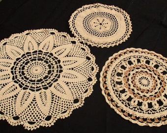 vintage handmade lot crocheted crochet doily doilies round mix sizes ecru