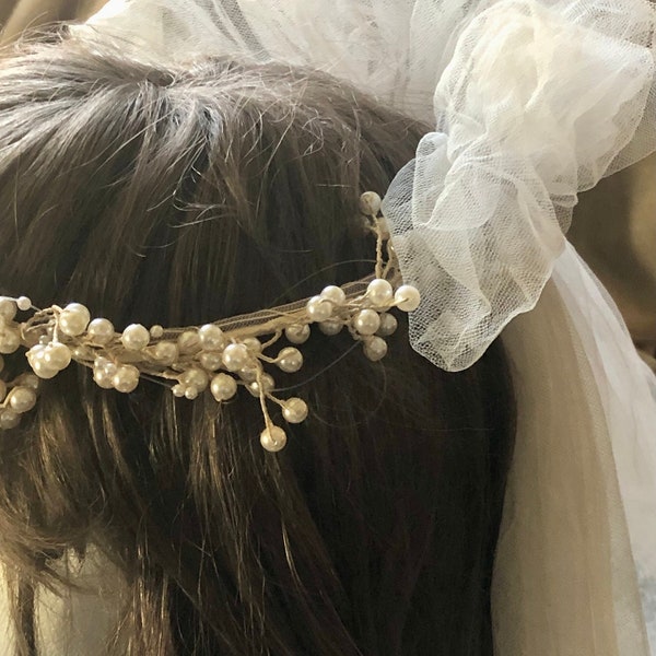 Vail-Wedding veil, vintage off white, bead crown