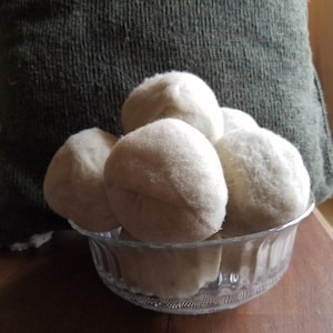 Palline di lana per asciugatrice fatte a mano: Southdown Babydoll Sheep Wool, set da 5