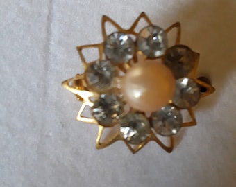 Pin-vintage costume pin with rhinestones and faux pearl. Vintage jewelry.woman’s jewelry.
