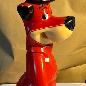 Banco-Huckleberry Hound Banco-1960 9 pulgadas de alto-3,25 pulgadas de cintura.